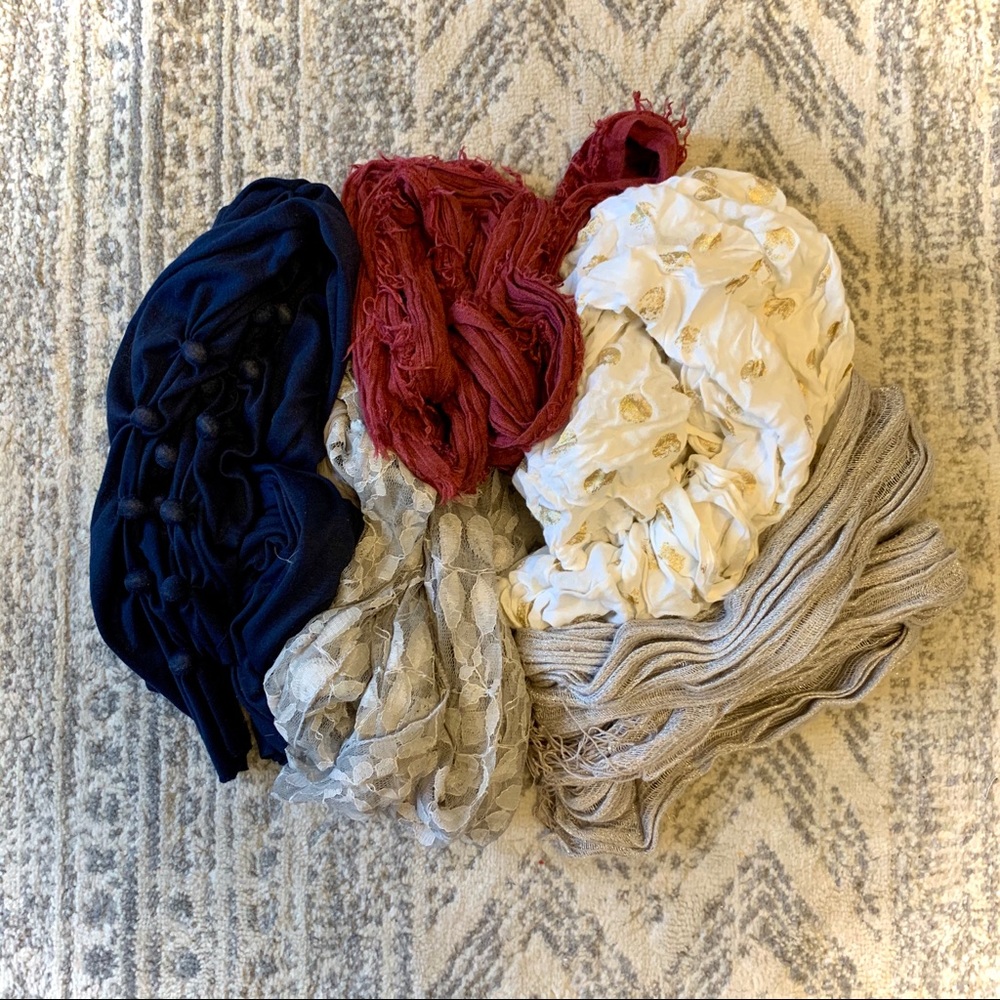 Women’s set of 5 scarves.